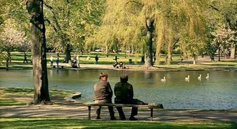 Park Bench Scene Inspires Petition to Honor Robin Williams