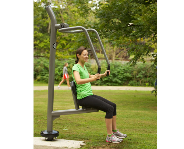Outdoor Fitness Equipment Muscles its Way into Hot New Trend at Local Parks