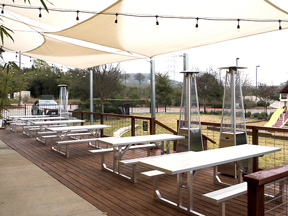 Aluminum Picnic Tables Provide More Options For Outdoor Restaurant Dining