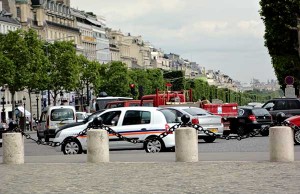 concrete bollards with chain link