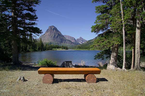 park bench pray lake