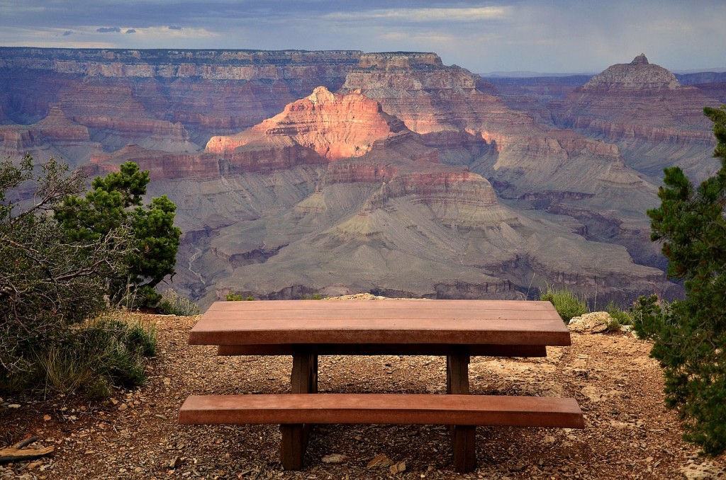 picnic tables at the grand canyon