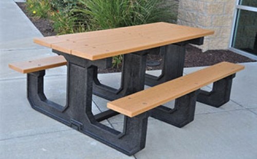 plastic picnic tables