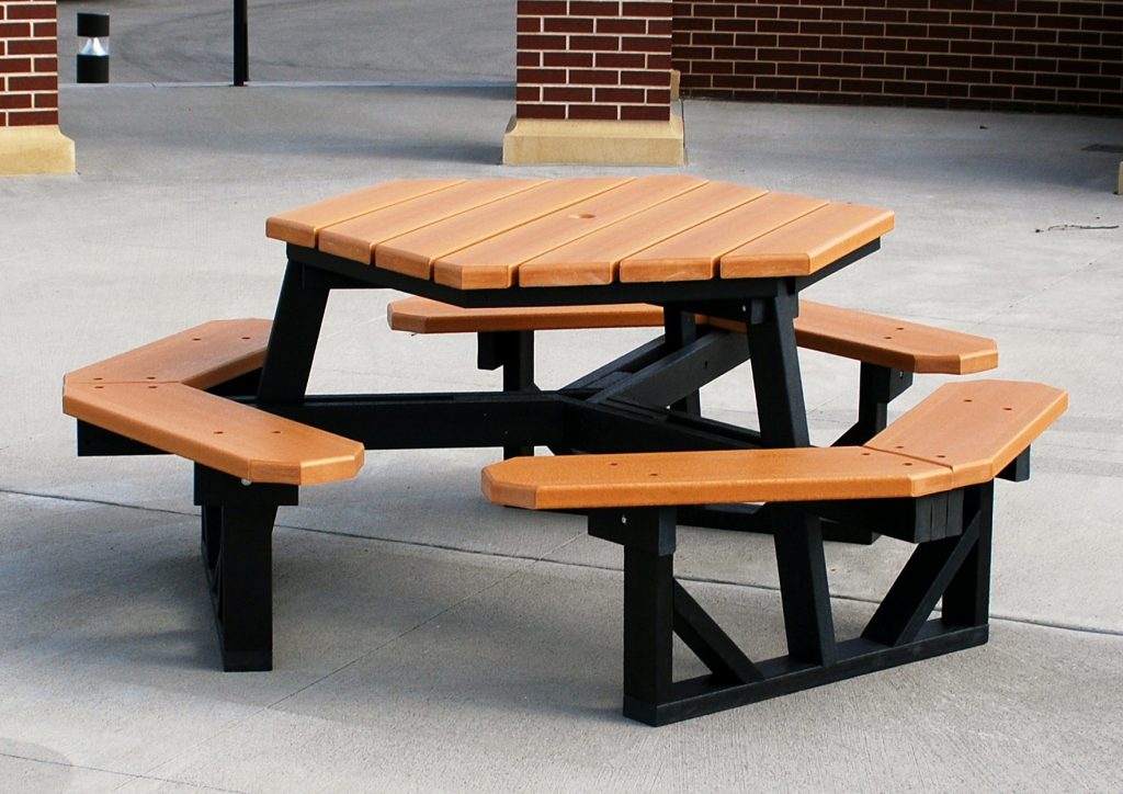 plastic picnic tables