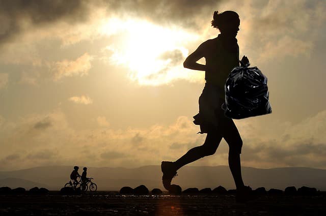 New ÃƒÂ¢Ã¢â€šÂ¬Ã…â€œPloggingÃƒÂ¢Ã¢â€šÂ¬Ã‚Â Exercise Craze Burns Calories, Cleans Streets And Puts Litter In Proper Trash Receptacles