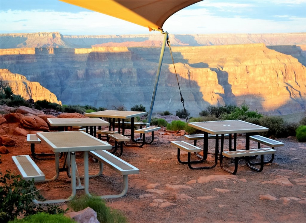 picnic tables at the grand canyon