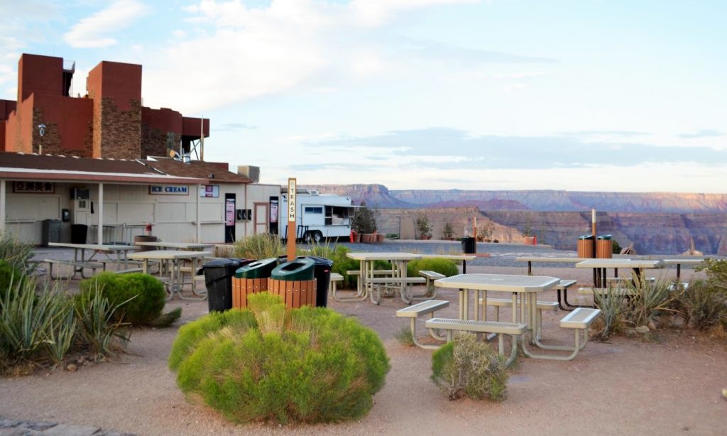 outdoor picnic tables at the grand canyon